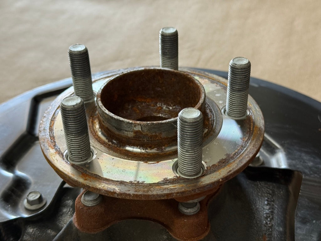 2021-2023 Ford Mustang 5.0 GT RH Passenger Side Front Spindle Knuckle Hub 4 Bolt
