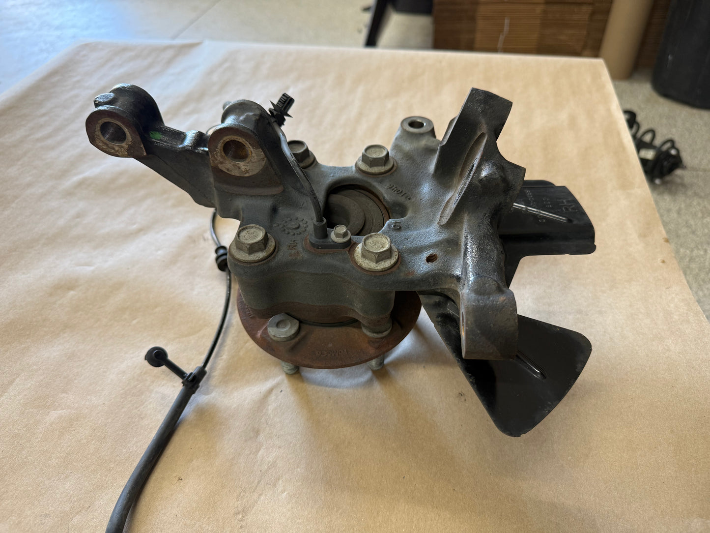 2021-2023 Ford Mustang 5.0 GT RH Passenger Side Front Spindle Knuckle Hub 4 Bolt