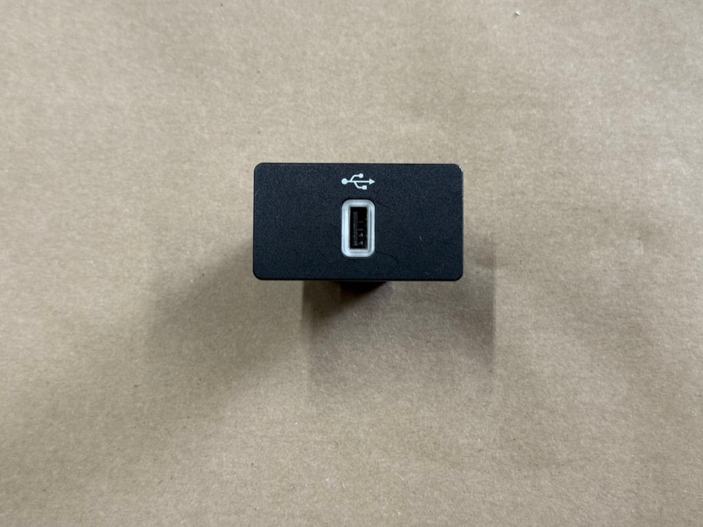Ford Mustang USB Port OEM 16-17