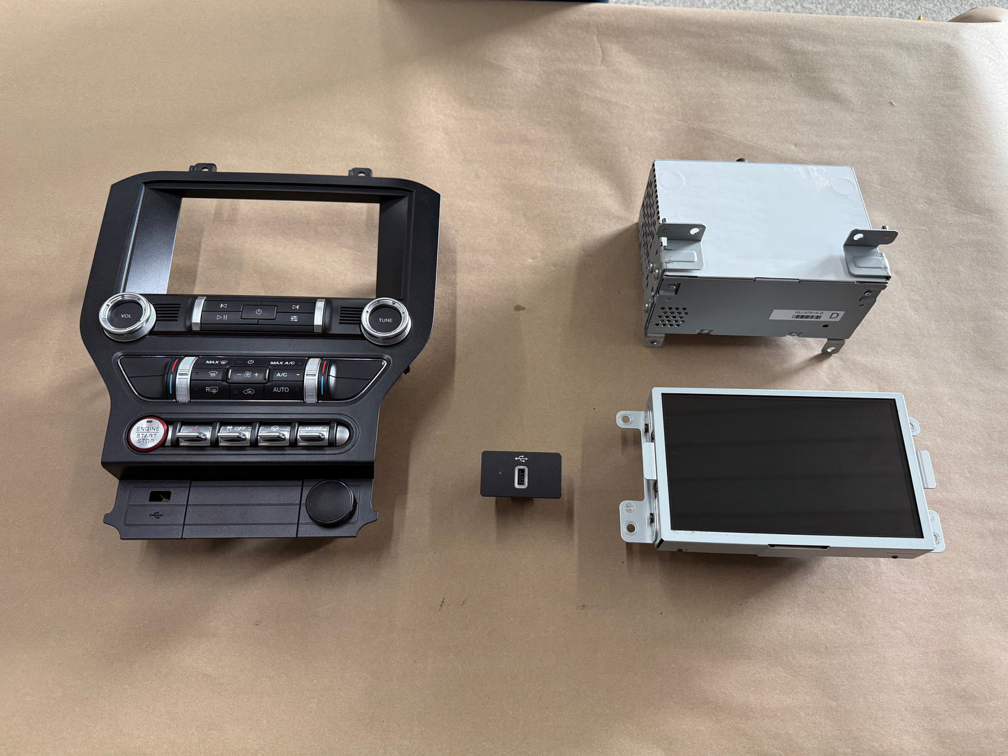 2020 Ford Mustang GT Touch Screen, Face Plate, Radio, Module USB Port