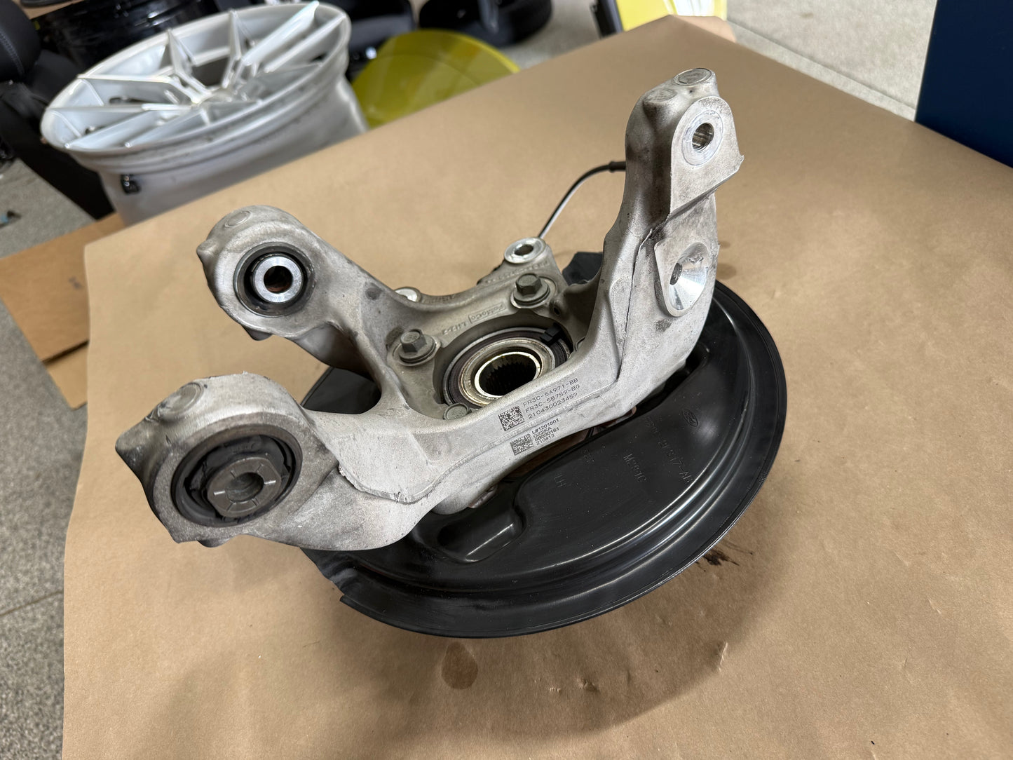 2015-2023 Ford Mustang 5.0 GT LH Driver Side Rear Spindle Knuckle Hub