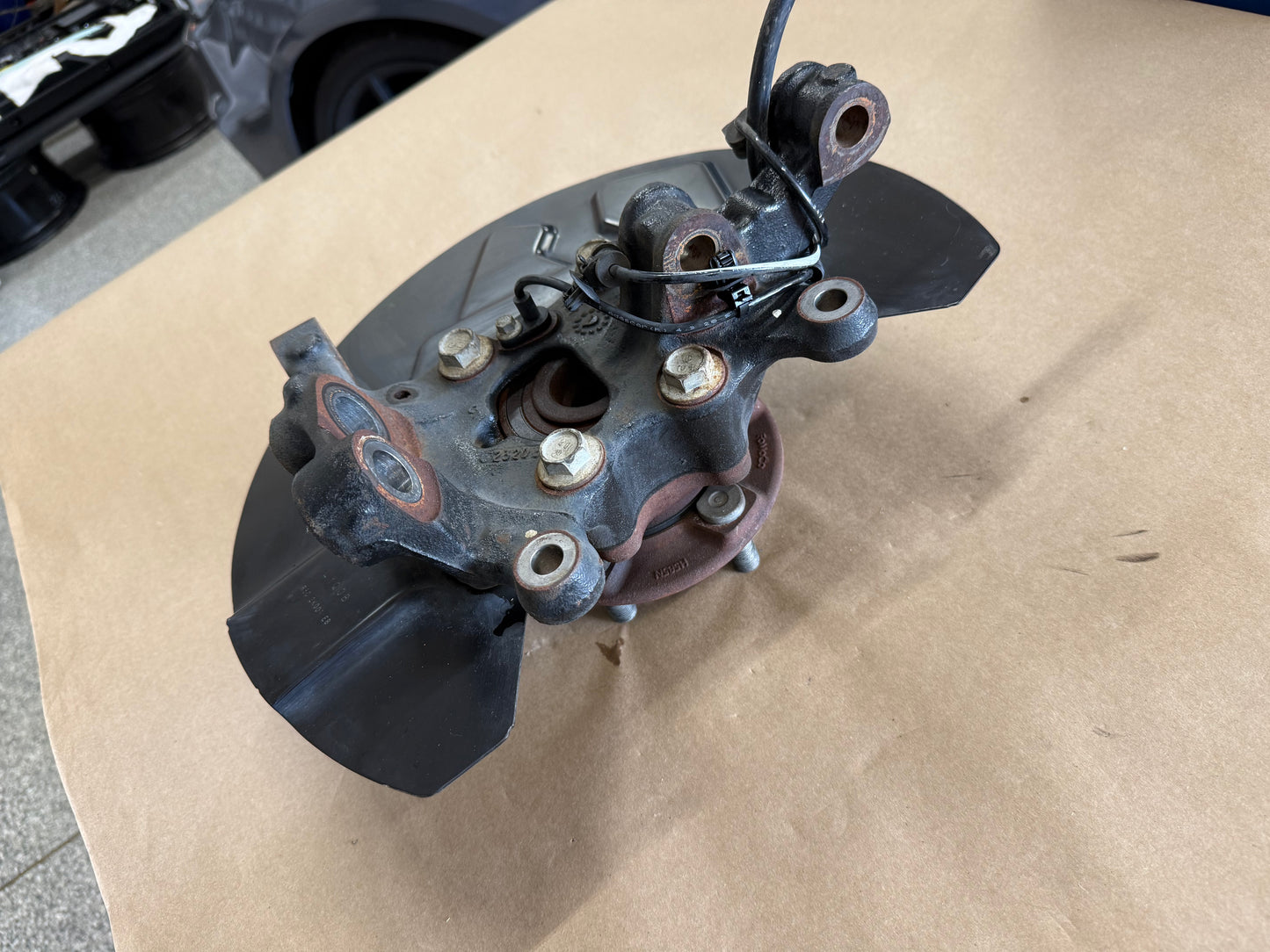 2021-2023 Ford Mustang 5.0 GT RH Passenger Side Front Spindle Knuckle Hub 4 Bolt