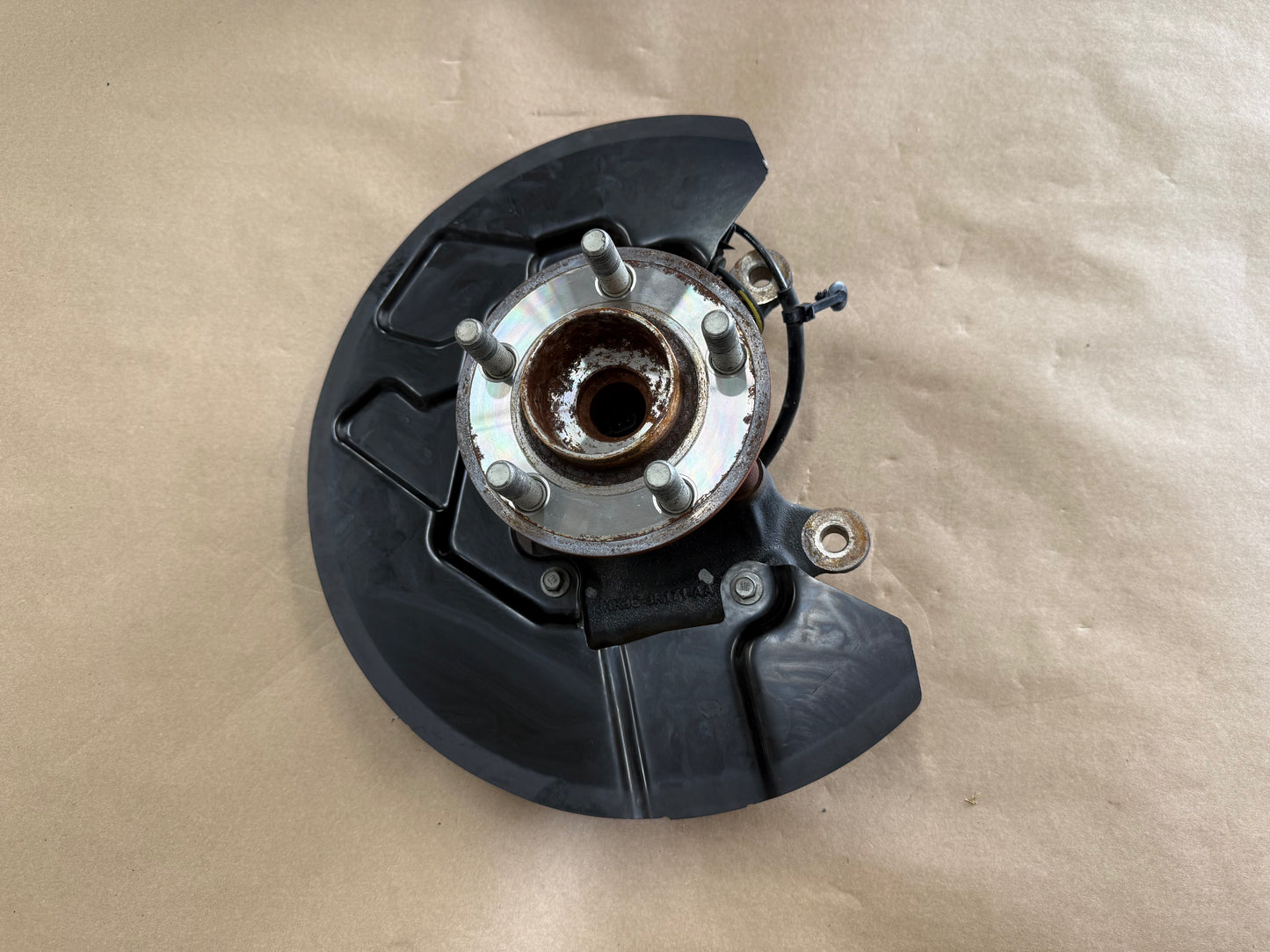 2021-2023 Ford Mustang 5.0 GT LH Driver Side Front Spindle Knuckle Hub 4 Bolt