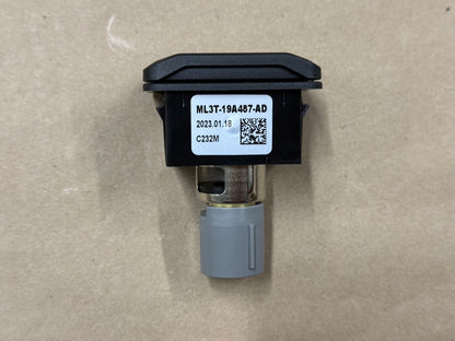 2021-2025 Ford F-150 F-250 F-350 12V Power Outlet Socket ML3T-19A487-AD