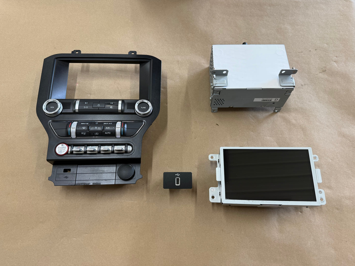 2021 Ford Mustang GT Touch Screen, Face Plate, Radio, Module USB Port