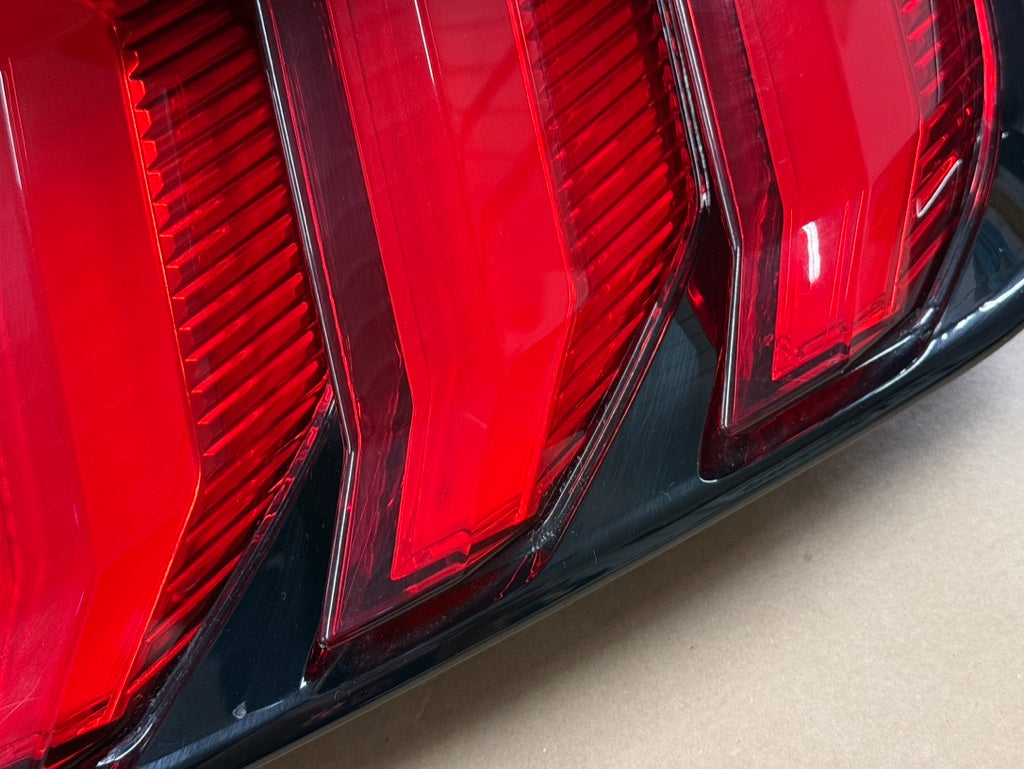 2018-2023 Ford Mustang GT V6 EcoBoost Tail Light RH Passenger Side LED