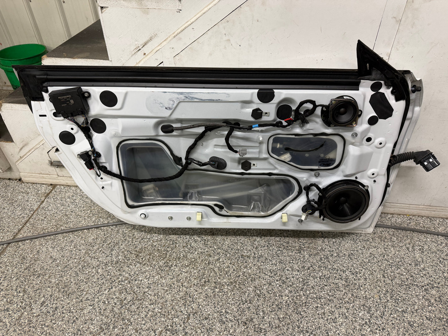 2015-2023 Ford Mustang GT GT500 LH Driver Side Door Complete w/Glass "YZ"