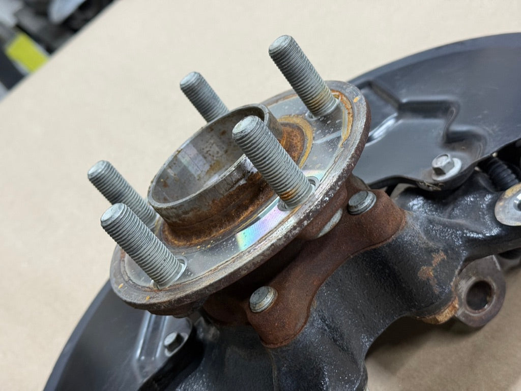 2021-2023 Ford Mustang 5.0 GT LH Driver Side Front Spindle Knuckle Hub 4 Bolt