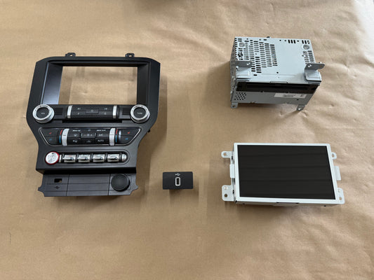 2020 Ford Mustang GT Touch Screen, Face Plate, Radio, Module USB Port