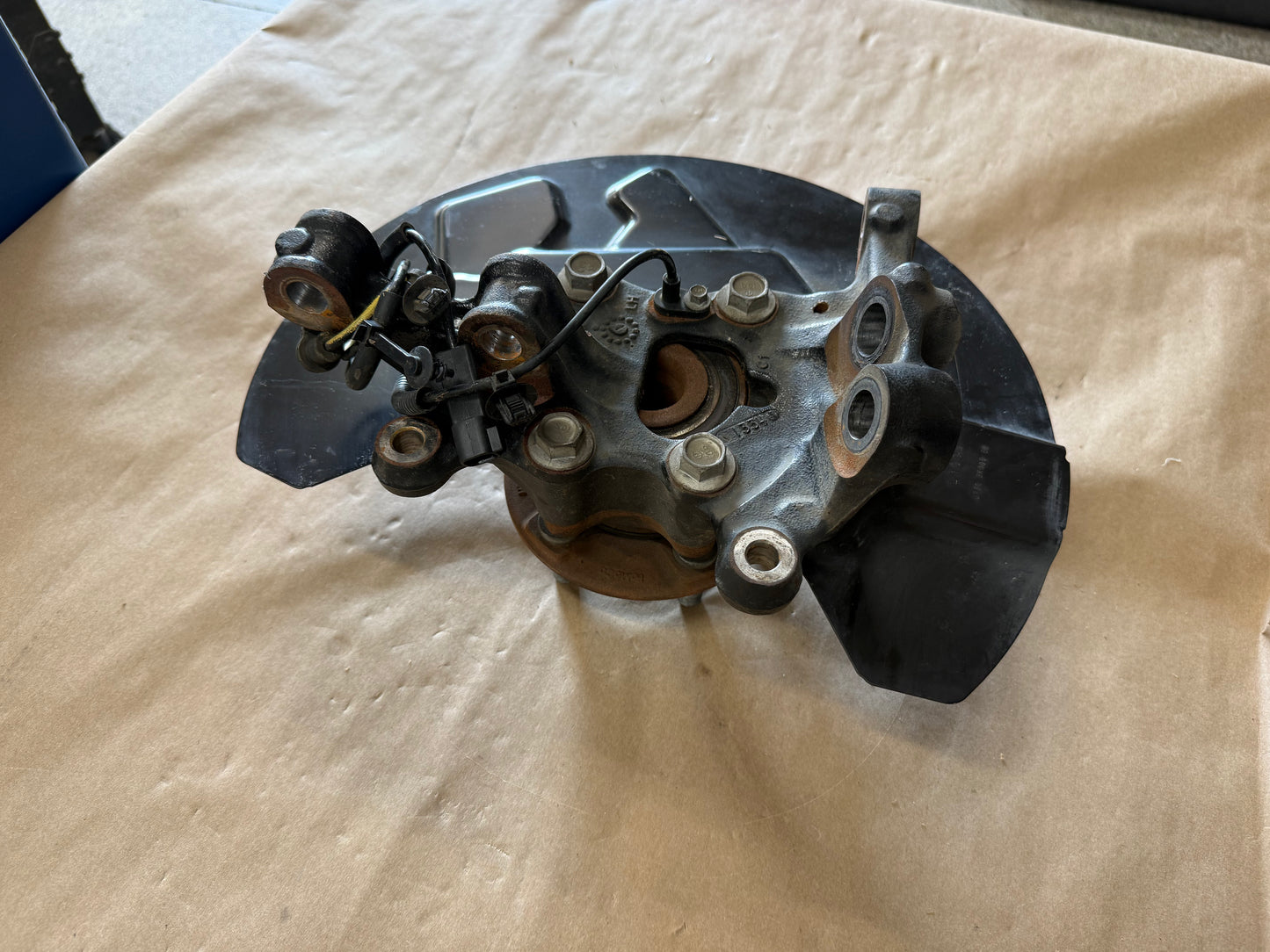 2021-2023 Ford Mustang 5.0 GT LH Driver Side Front Spindle Knuckle Hub 4 Bolt