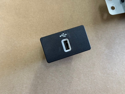 2021 Ford Mustang GT Touch Screen, Face Plate, Radio, Module USB Port