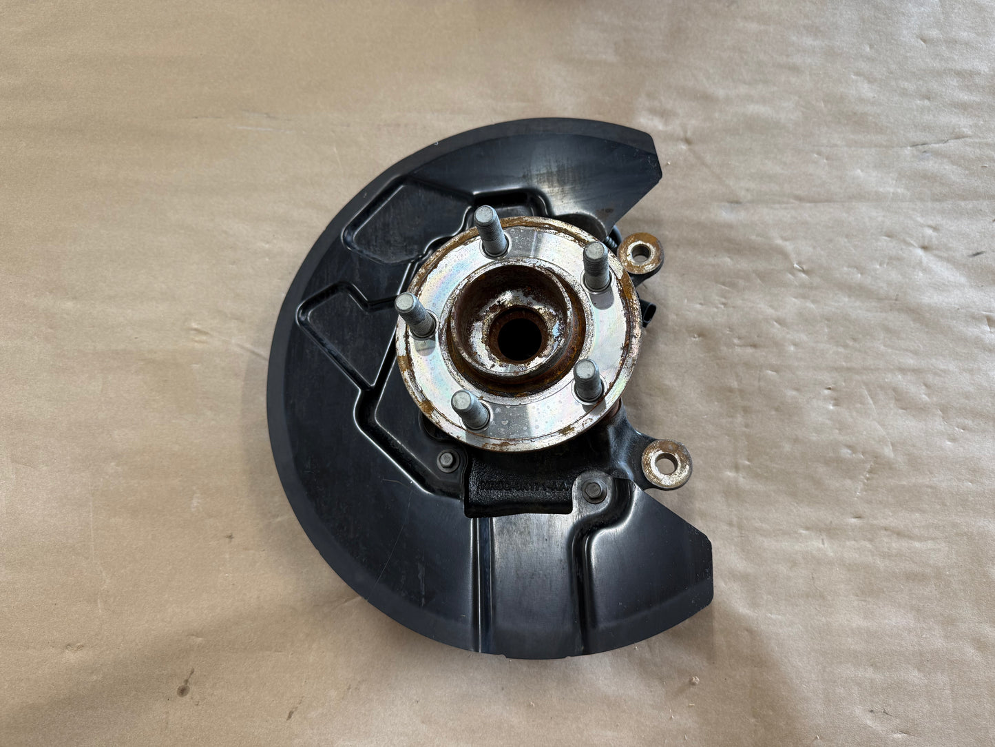 2021-2023 Ford Mustang 5.0 GT LH Driver Side Front Spindle Knuckle Hub 4 Bolt