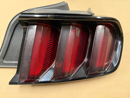 2015-2017 Ford Mustang GT350 GT V6 EcoBoost Tail Light RH Pass. Side LED