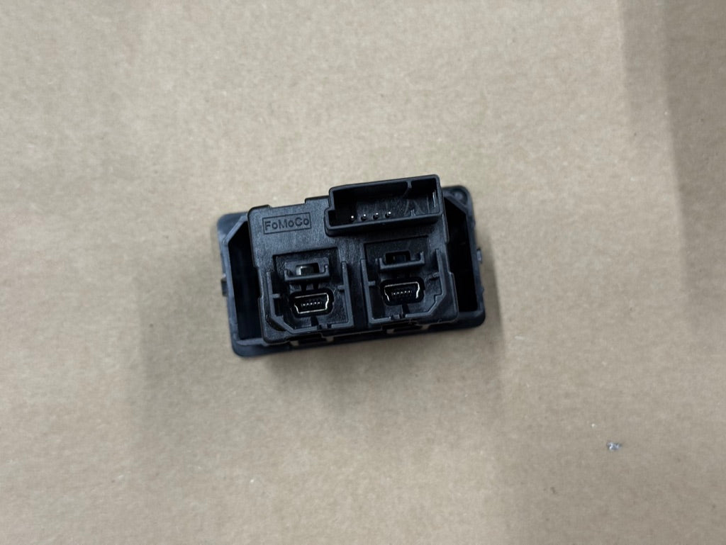 2020 Ford Mustang GT Touch Screen, Face Plate, Radio, Module USB Port