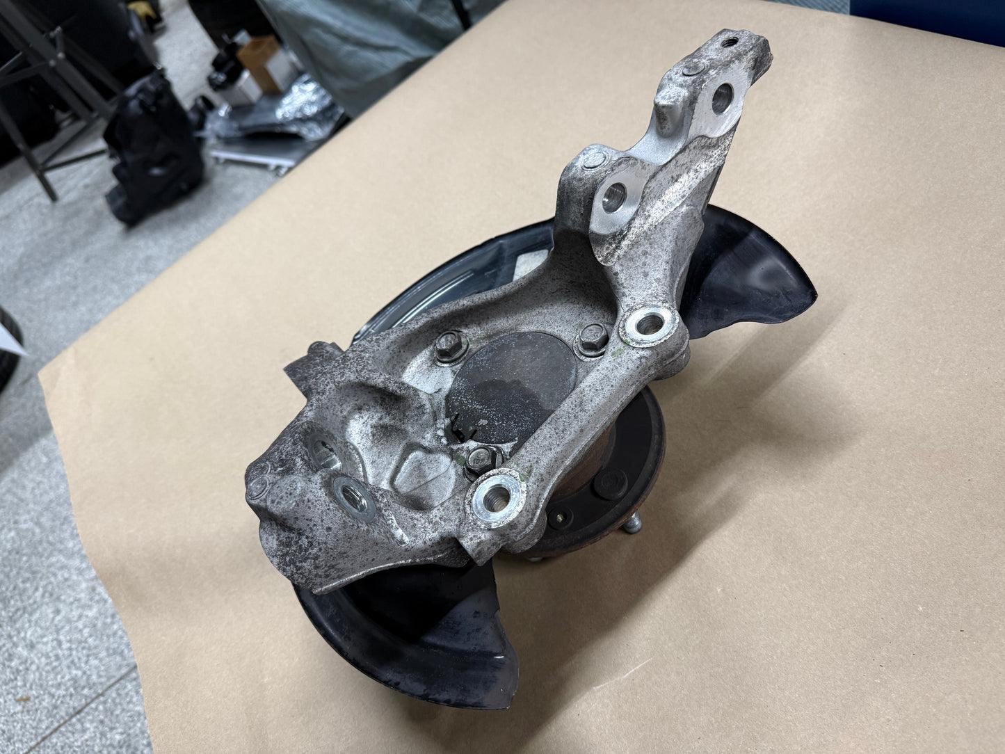 2010-2015 Chevrolet Camaro SS RH Passenger Side Front Spindle Knuckle Hub GM
