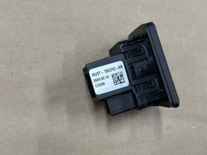 2023-2025 Ford F-250 F-350 Super Duty 120V AC 400W Outlet MU5T-19G310-AB