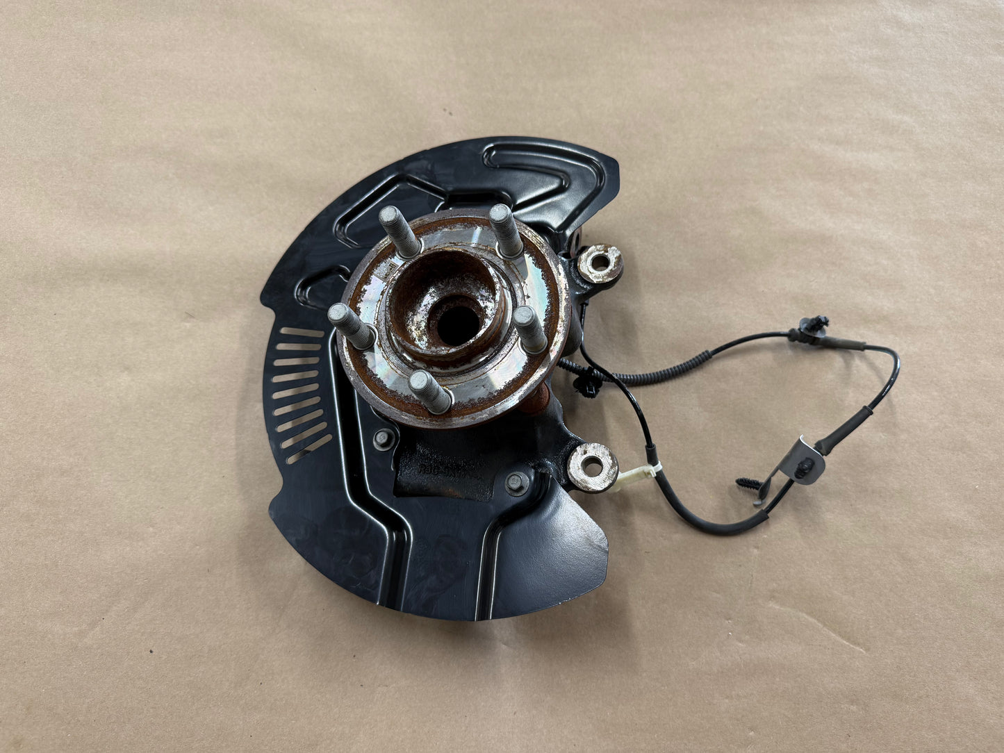 2024-2026 Ford Mustang GT LH Driver Side Front Spindle Knuckle Hub 13k Miles