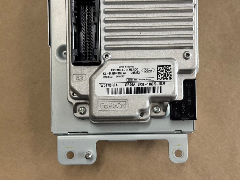 2021 Ford Mustang GT Touch Screen, Face Plate, Radio, Module USB Port