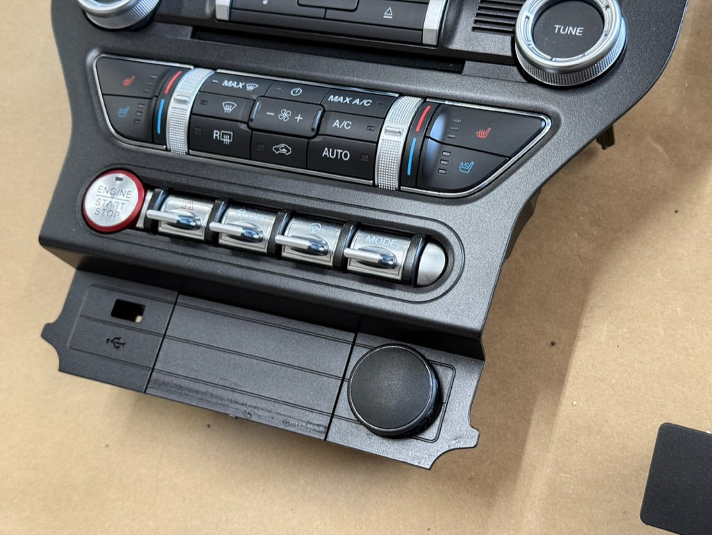 2020 Ford Mustang GT Touch Screen, Face Plate, Radio, Module USB Port