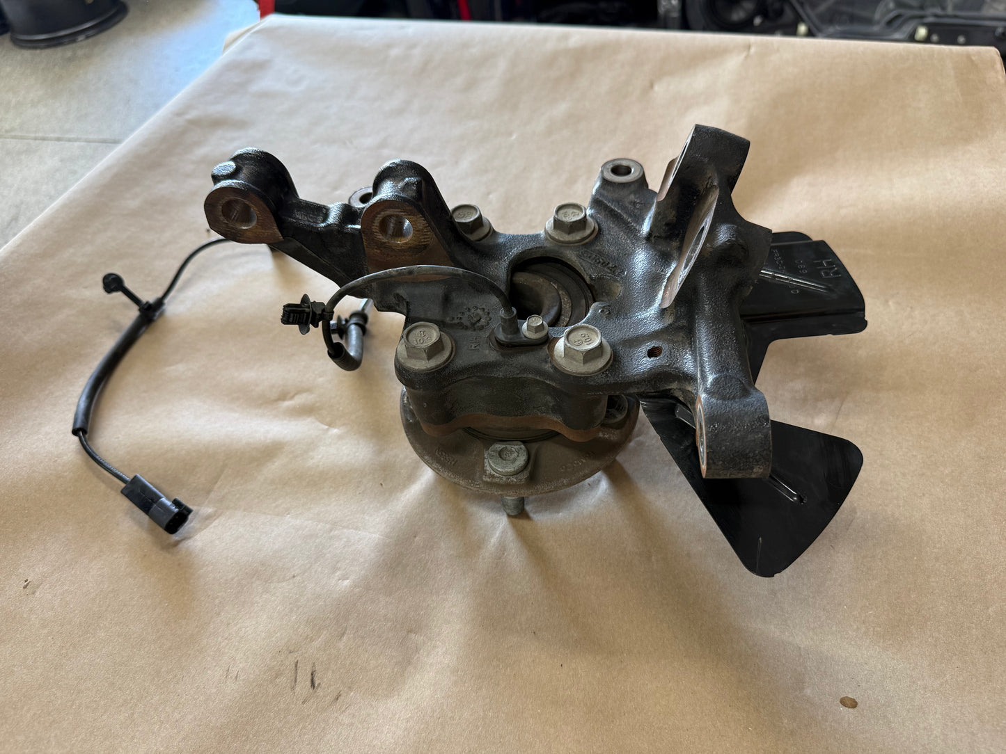 2021-2023 Ford Mustang 5.0 GT RH Passenger Side Front Spindle Knuckle Hub 4 Bolt