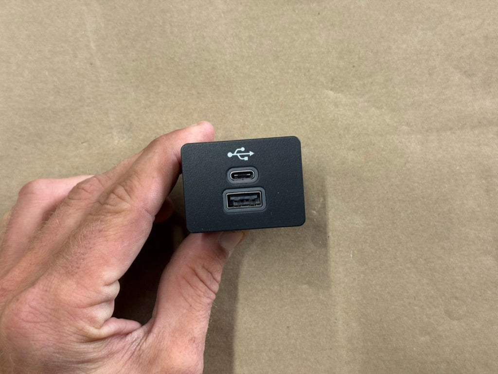 2024-2026 Ford Mustang GT Ecoboost USB Port