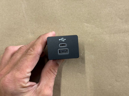 2024-2026 Ford Mustang GT Ecoboost USB Port