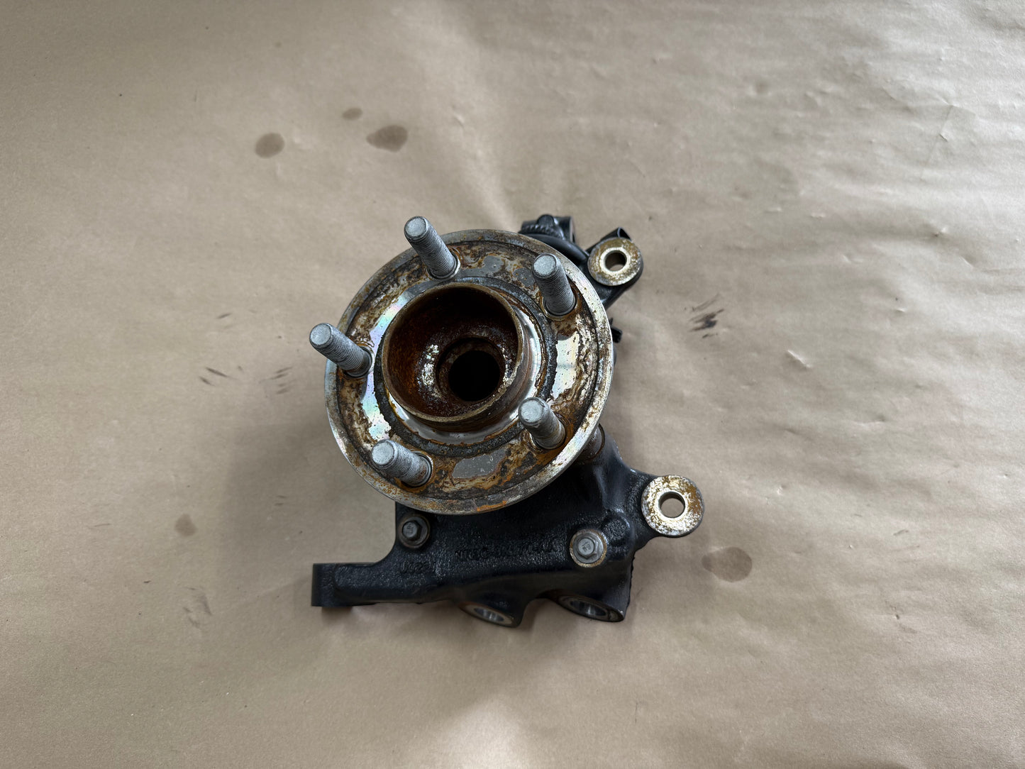 2021-2023 Ford Mustang 5.0 GT LH Driver Side Front Spindle Knuckle Hub 4 Bolt