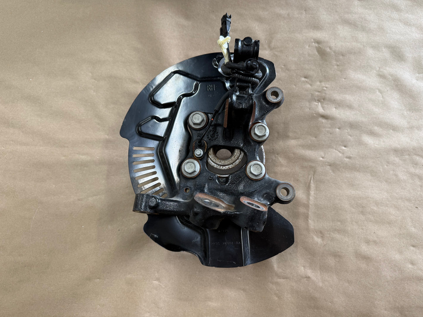 2024-2026 Ford Mustang 5.0 GT RH Passenger Side Front Spindle Knuckle Hub 4 Bolt