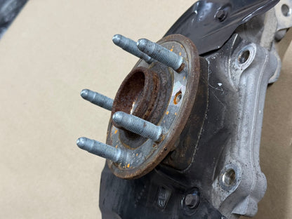 2010-2015 Chevrolet Camaro SS LH Driver Front Spindle Knuckle Hub GM