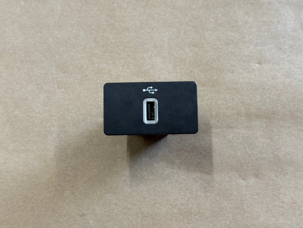 Ford Mustang USB Port OEM 16-17