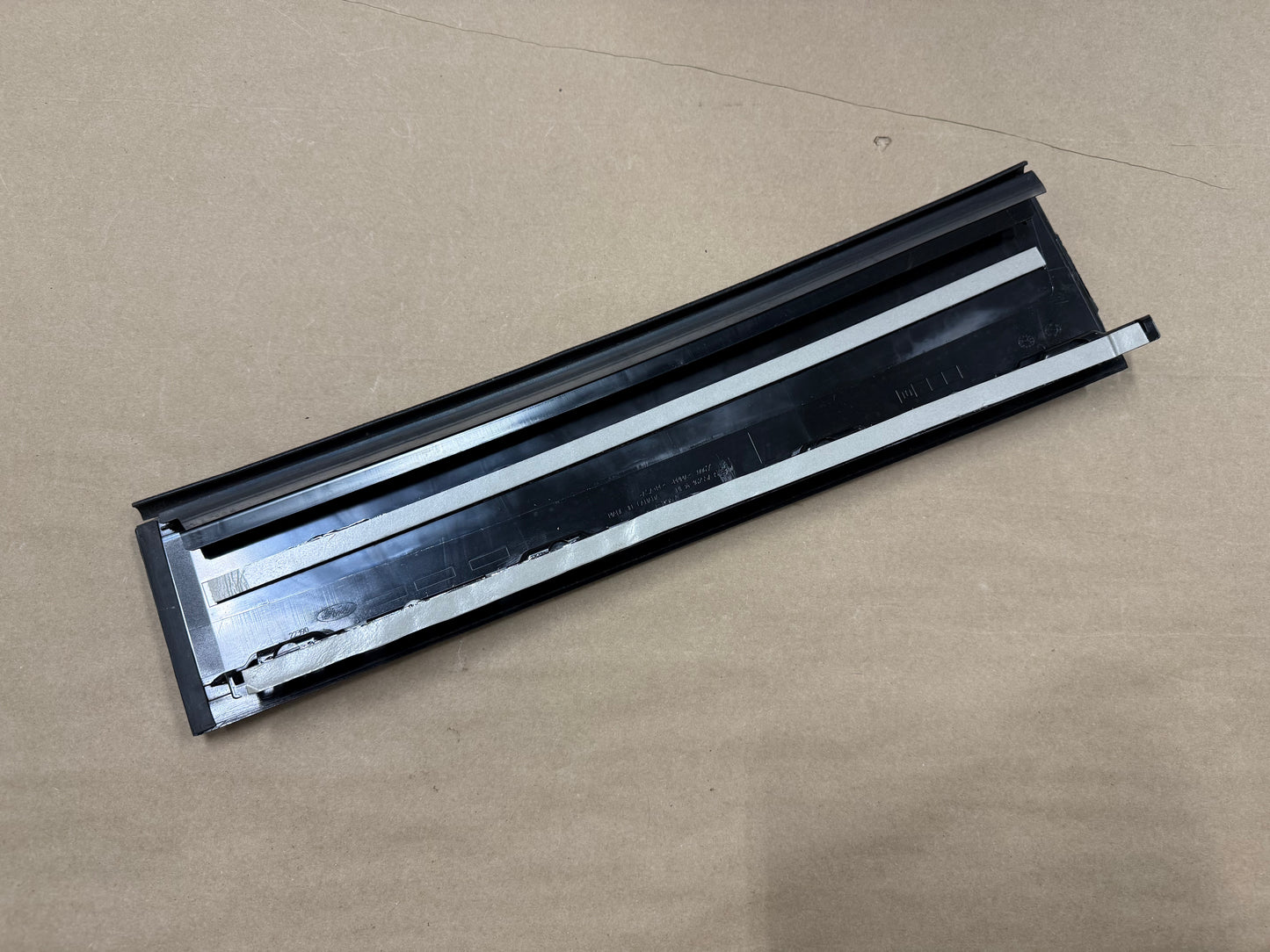 2023-2026 FORD F-250 DRIVER LEFT REAR MOLDING B-PILLAR APPLIQUE