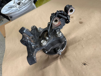 2021-2023 Ford Mustang 5.0 GT LH Driver Side Front Spindle Knuckle Hub 4 Bolt
