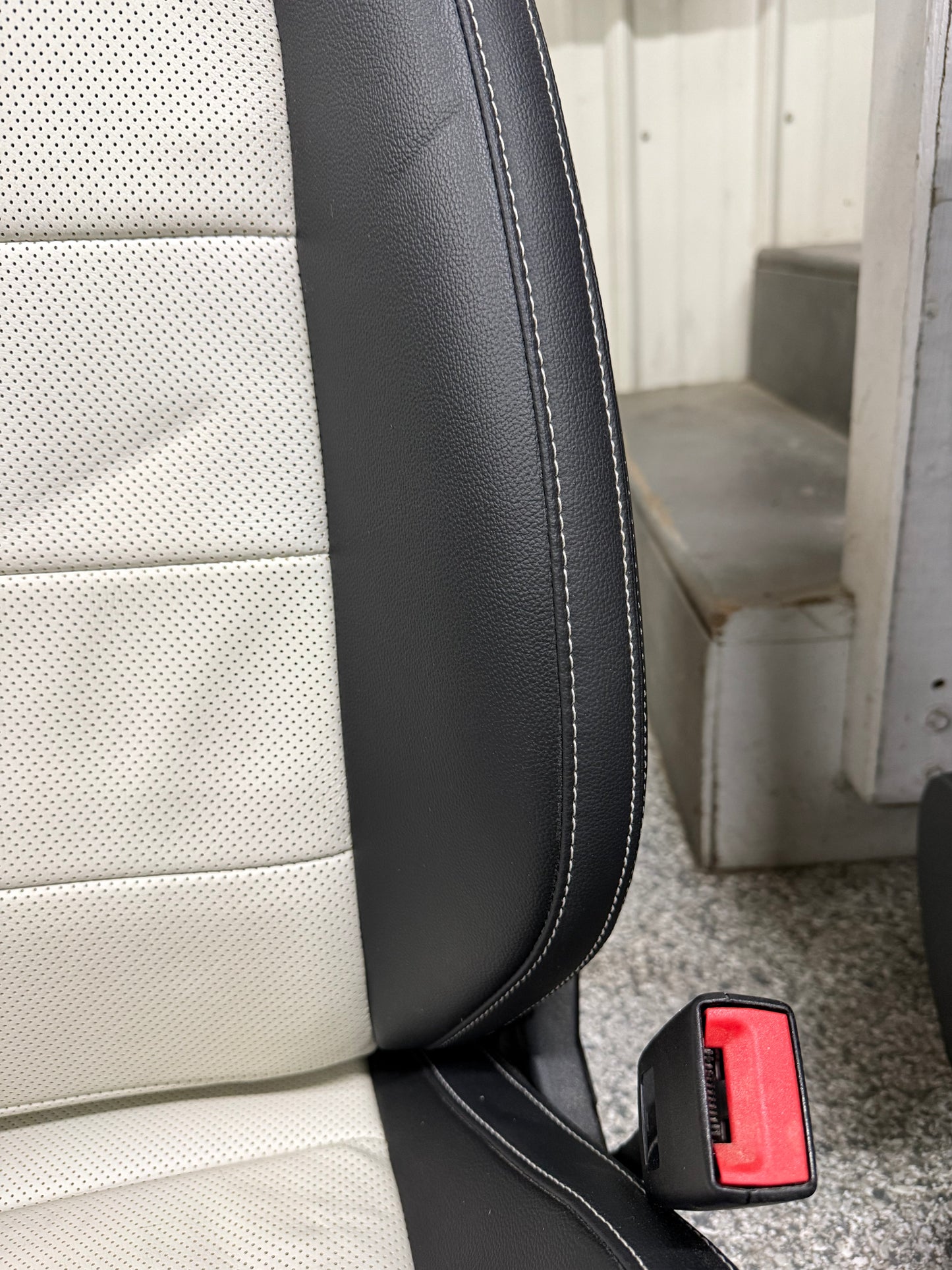 2018-2023 Ford Mustang GT Black/White Leather Front Rear Power Seats Heat/Cooled