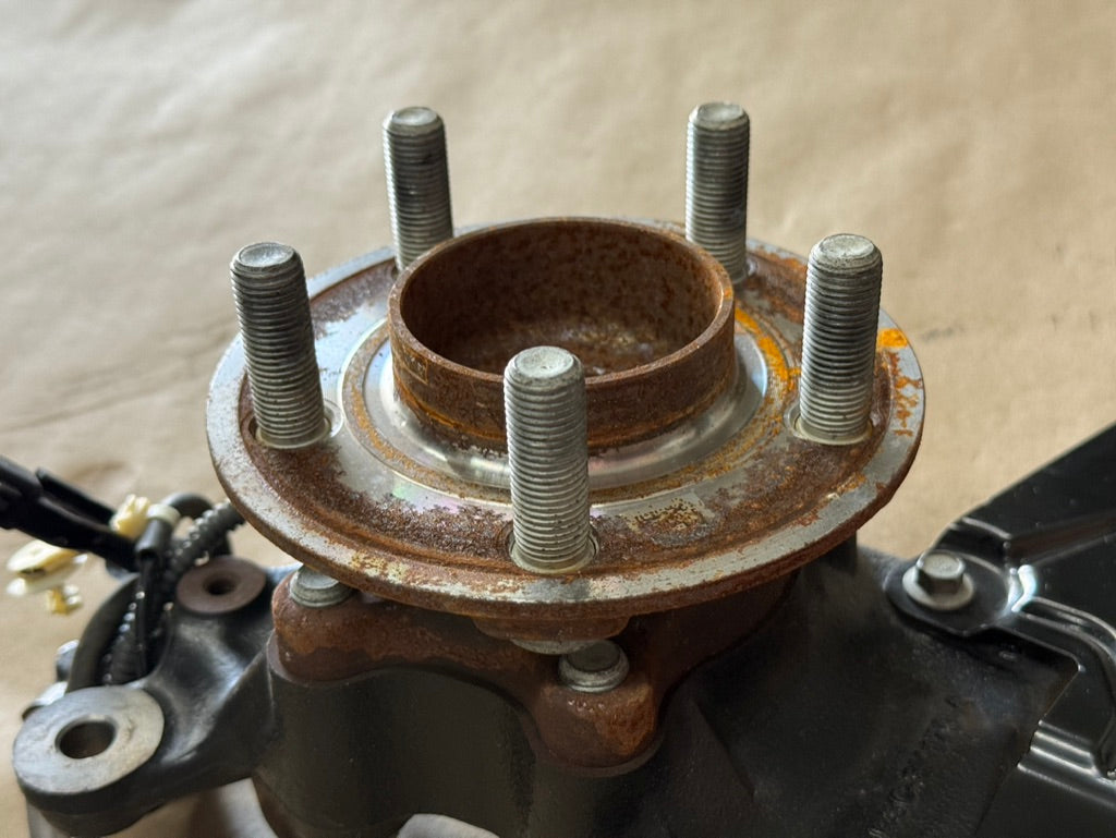 2024-2026 Mustang GT RH Passenger Side Front Spindle Knuckle Hub 16k miles
