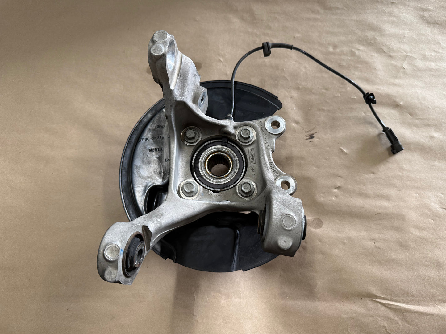 2015-2023 Ford Mustang 5.0 GT RH Passenger Side Rear Spindle Knuckle Hub