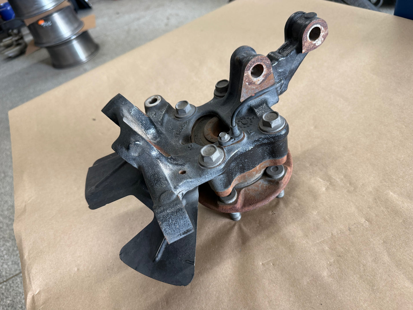 2024-2026 Ford Mustang GT LH Driver Side Front Spindle Knuckle Hub 19k Miles