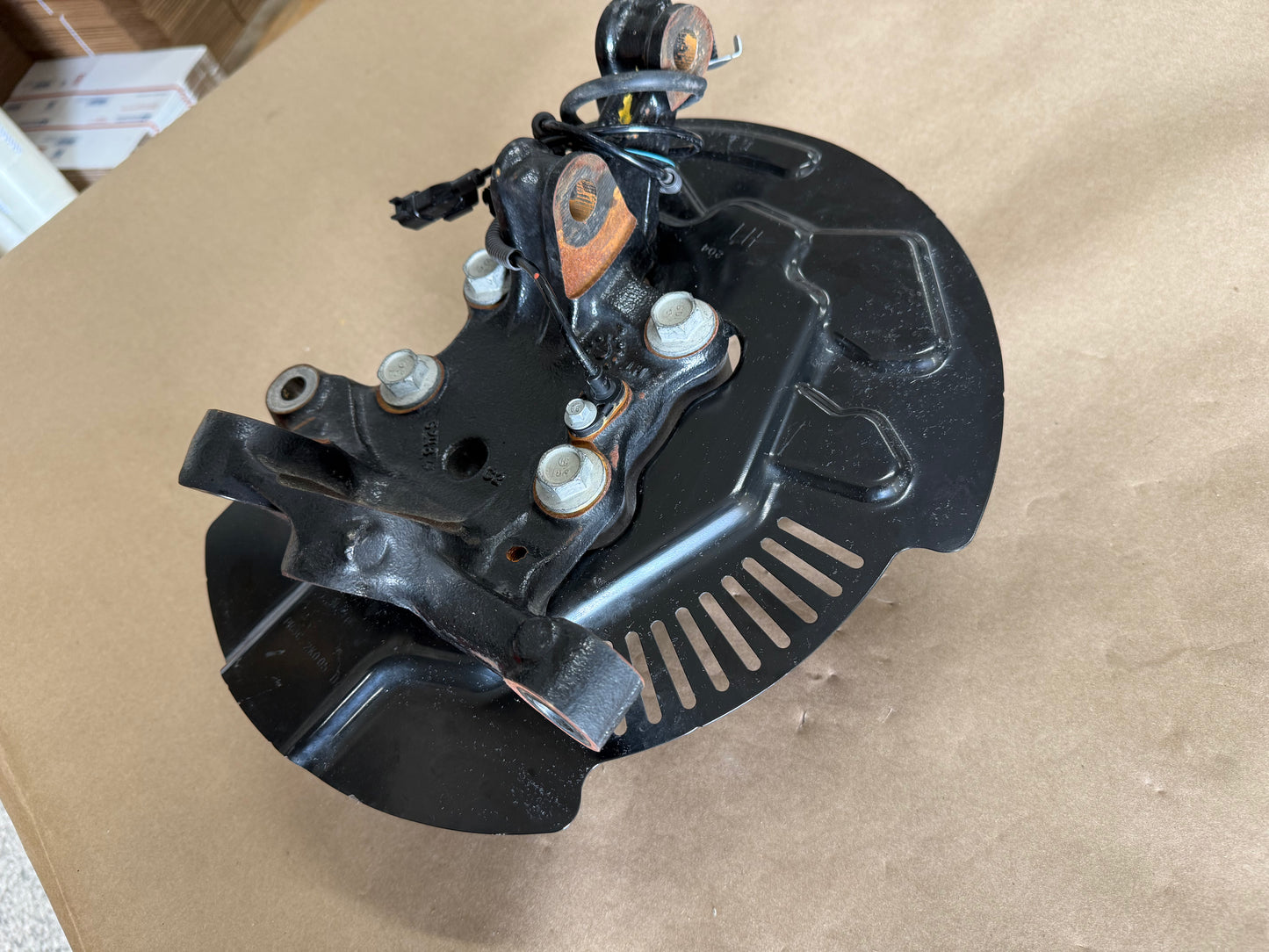 2024-2026 Mustang GT LH Driver Side Front Spindle Knuckle Hub Low Mileage