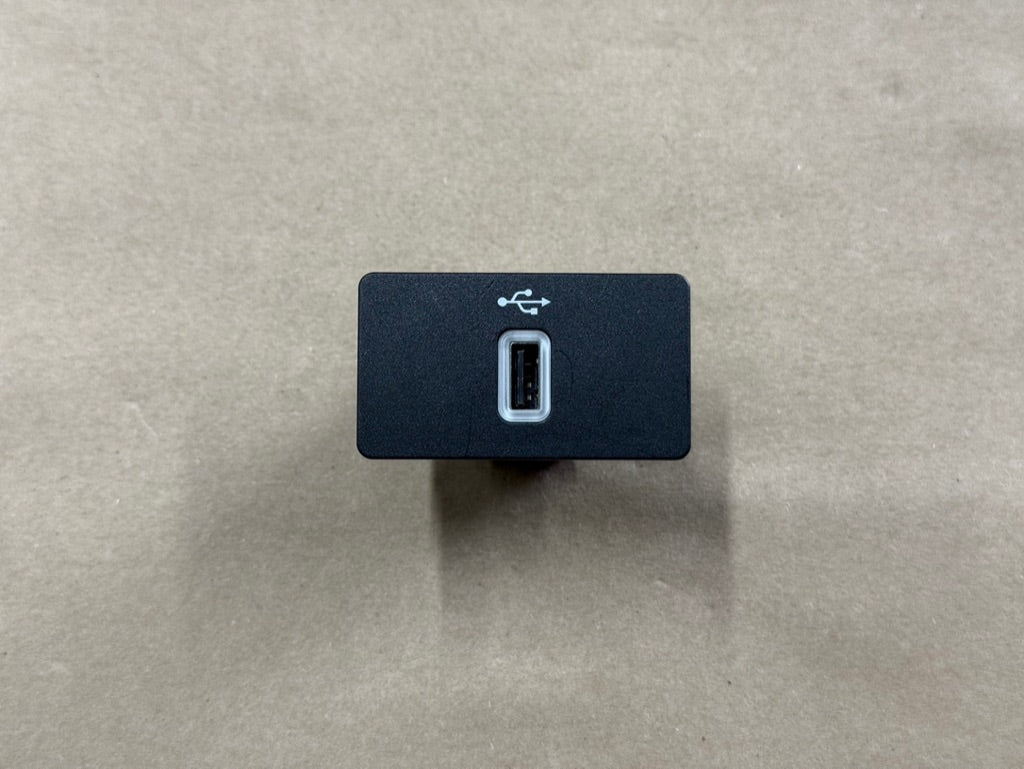 Ford Mustang USB Port OEM 16-17