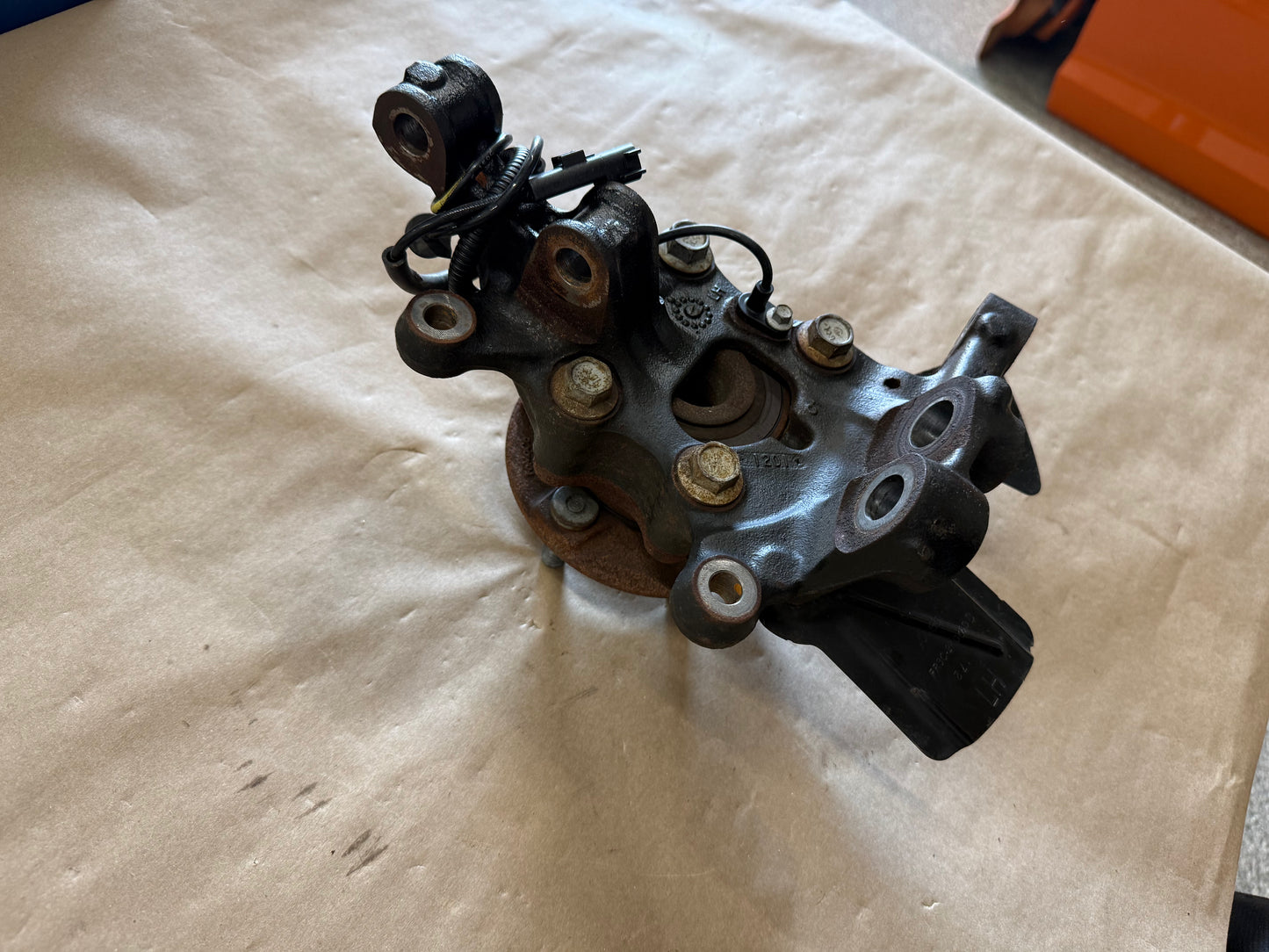 2021-2023 Ford Mustang 5.0 GT LH Driver Side Front Spindle Knuckle Hub 4 Bolt