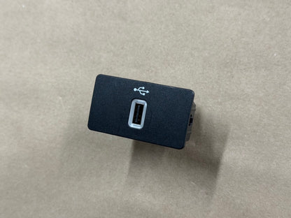Ford Mustang USB Port OEM 16-17