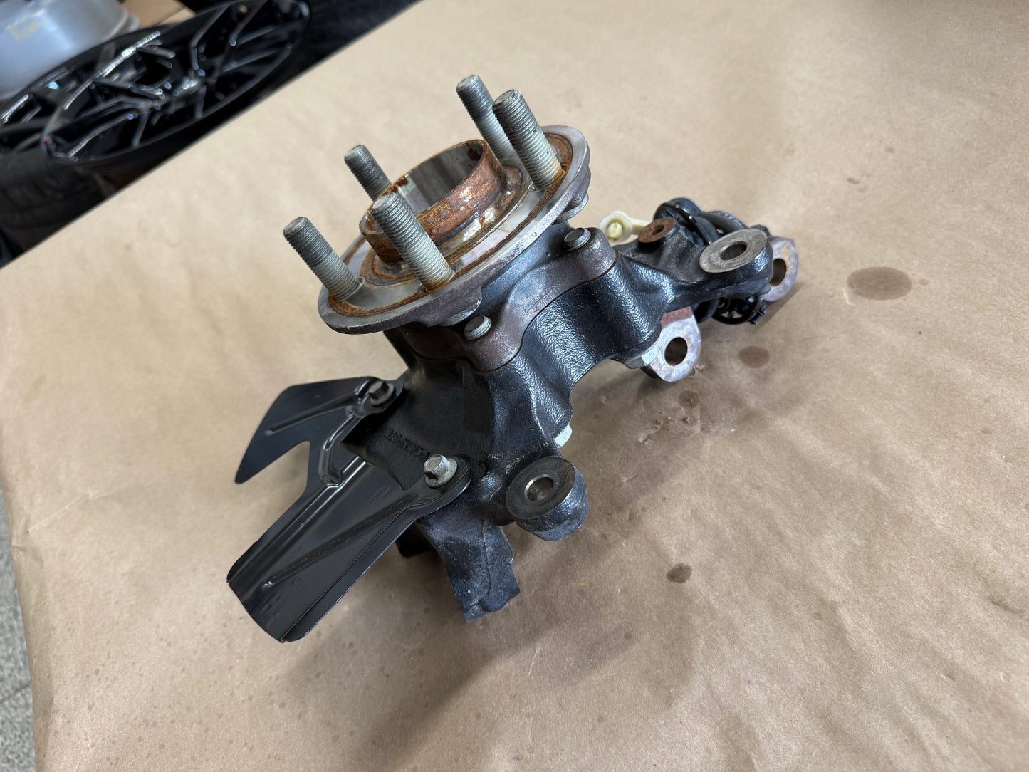 2024-2026 Mustang GT LH Driver Side Front Spindle Knuckle Hub 8k miles