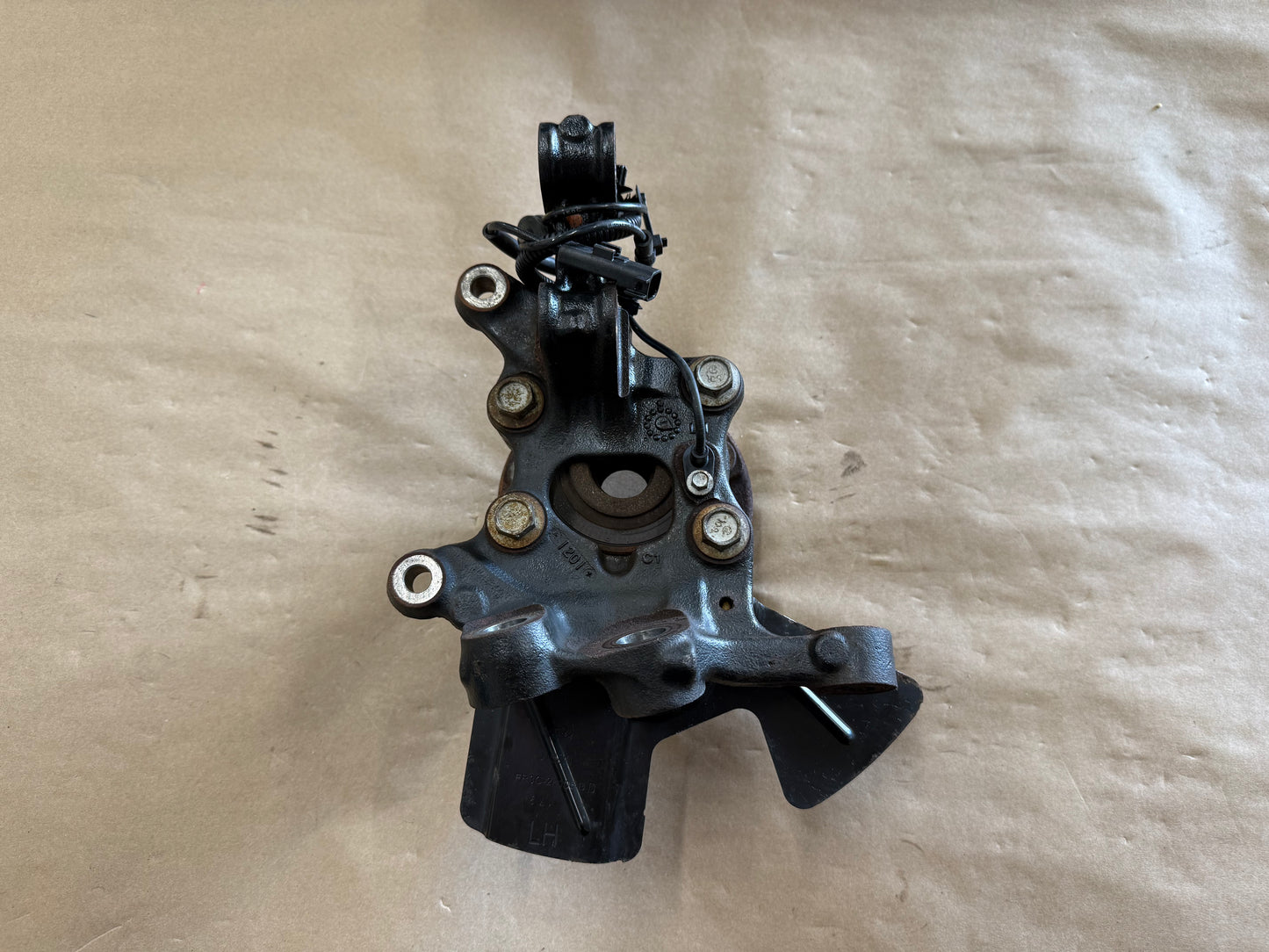 2021-2023 Ford Mustang 5.0 GT LH Driver Side Front Spindle Knuckle Hub 4 Bolt