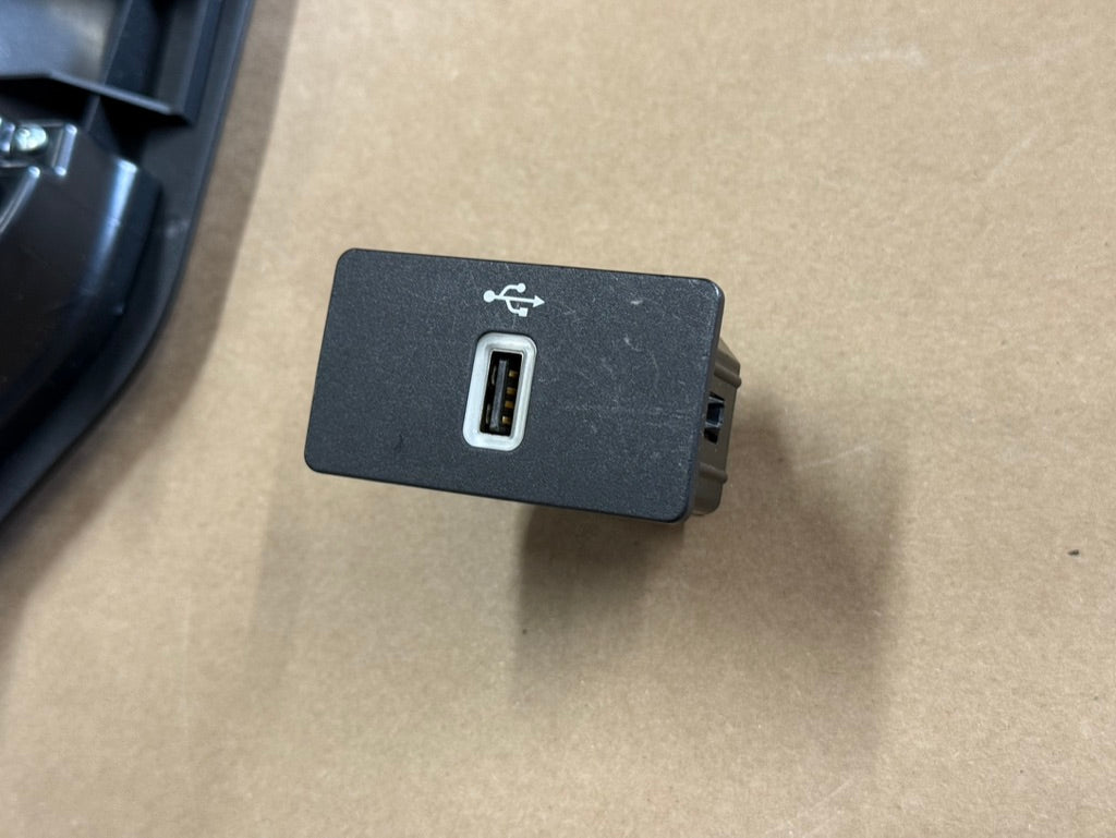 2021 Ford Mustang GT Touch Screen, Face Plate, Radio, Module USB Port