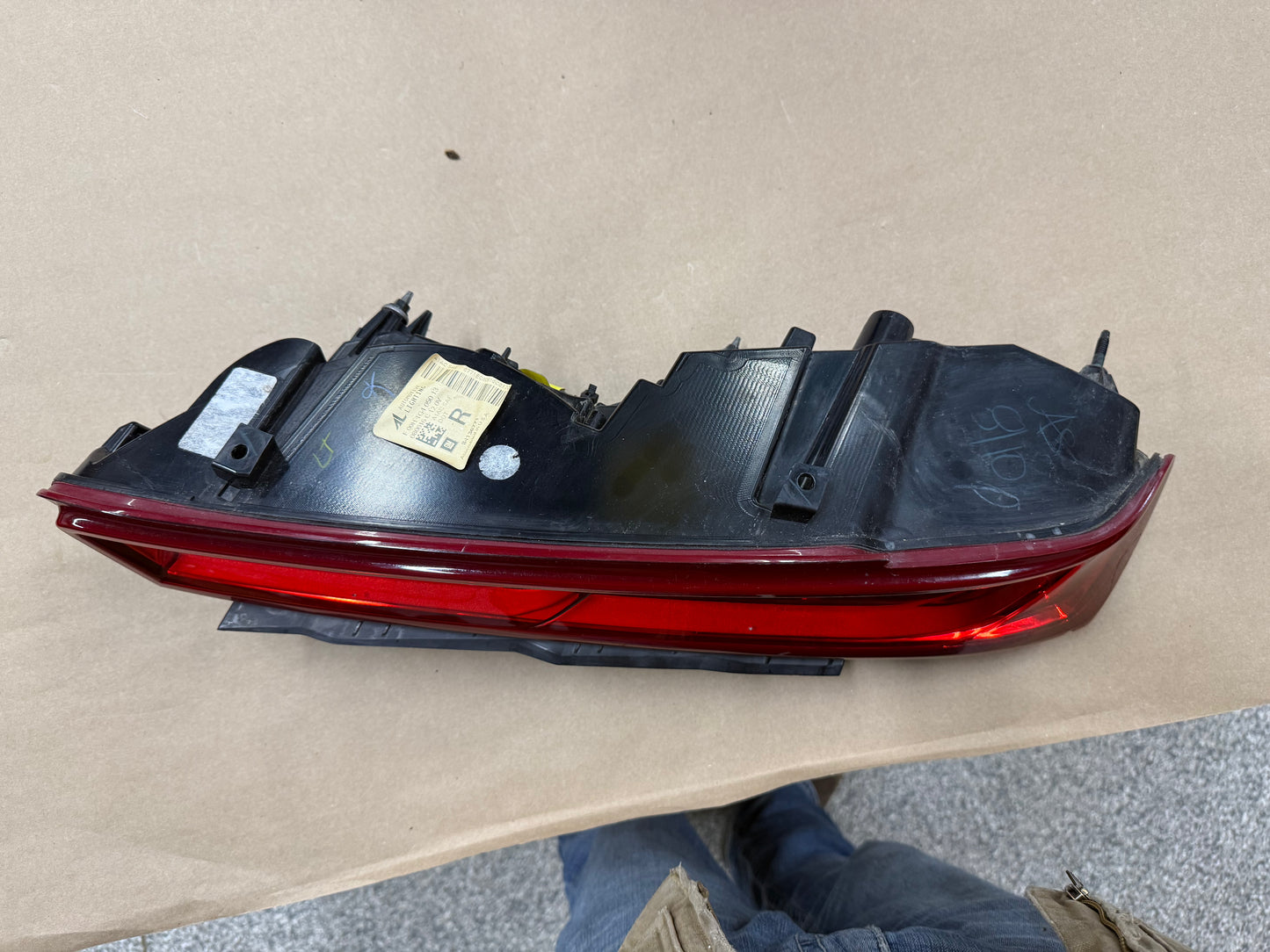 2016-2018 Chevrolet Camaro SS RH Passenger Side Factory LED Tail Light