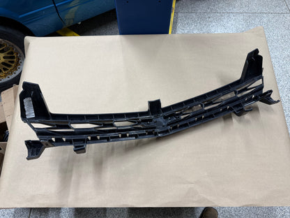 2016-2018 Chevrolet Camaro SS Front Bumper Upper Grille "GM"