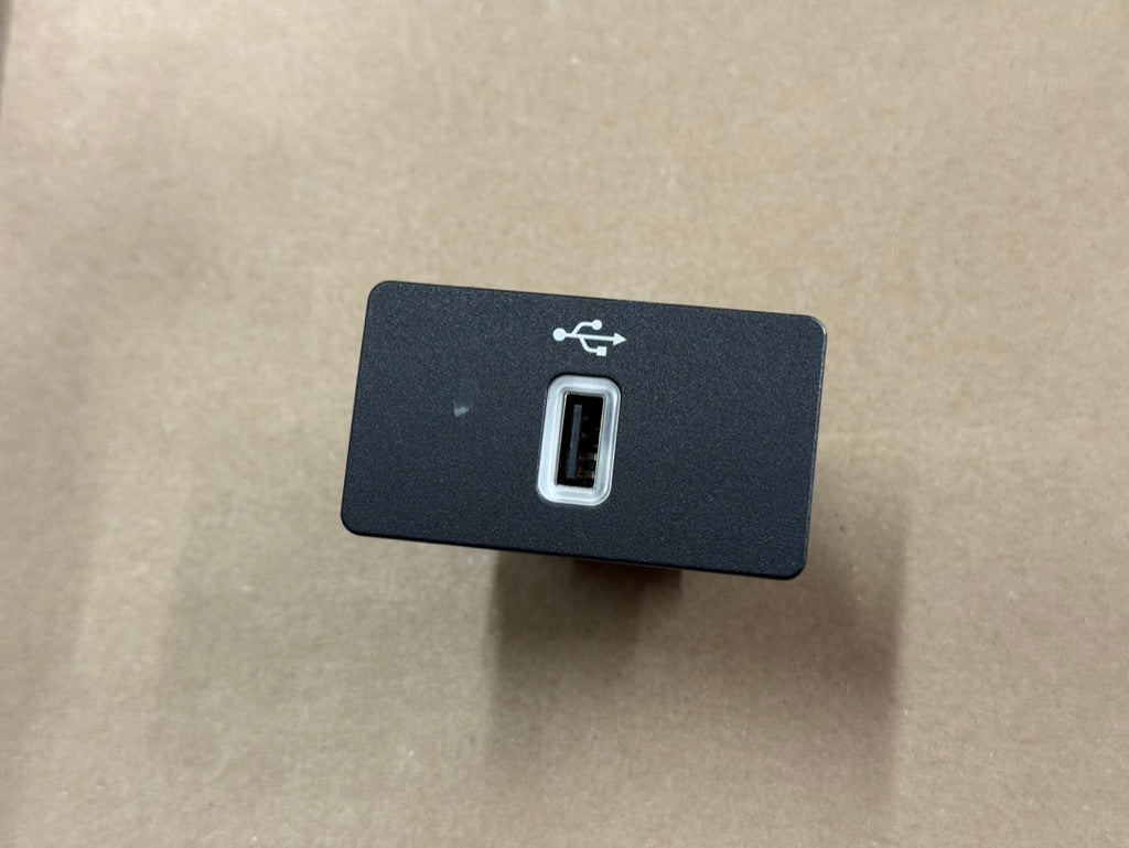2020 Ford Mustang GT Touch Screen, Face Plate, Radio, Module USB Port