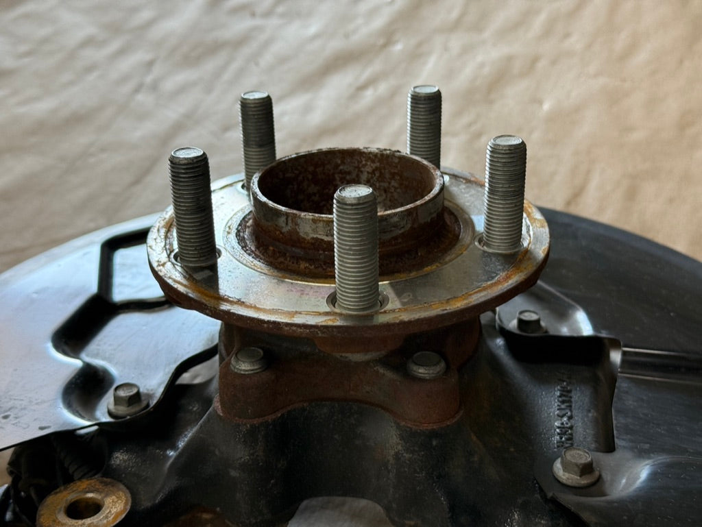2021-2023 Ford Mustang 5.0 GT RH Passenger Side Front Spindle Knuckle Hub 4 Bolt