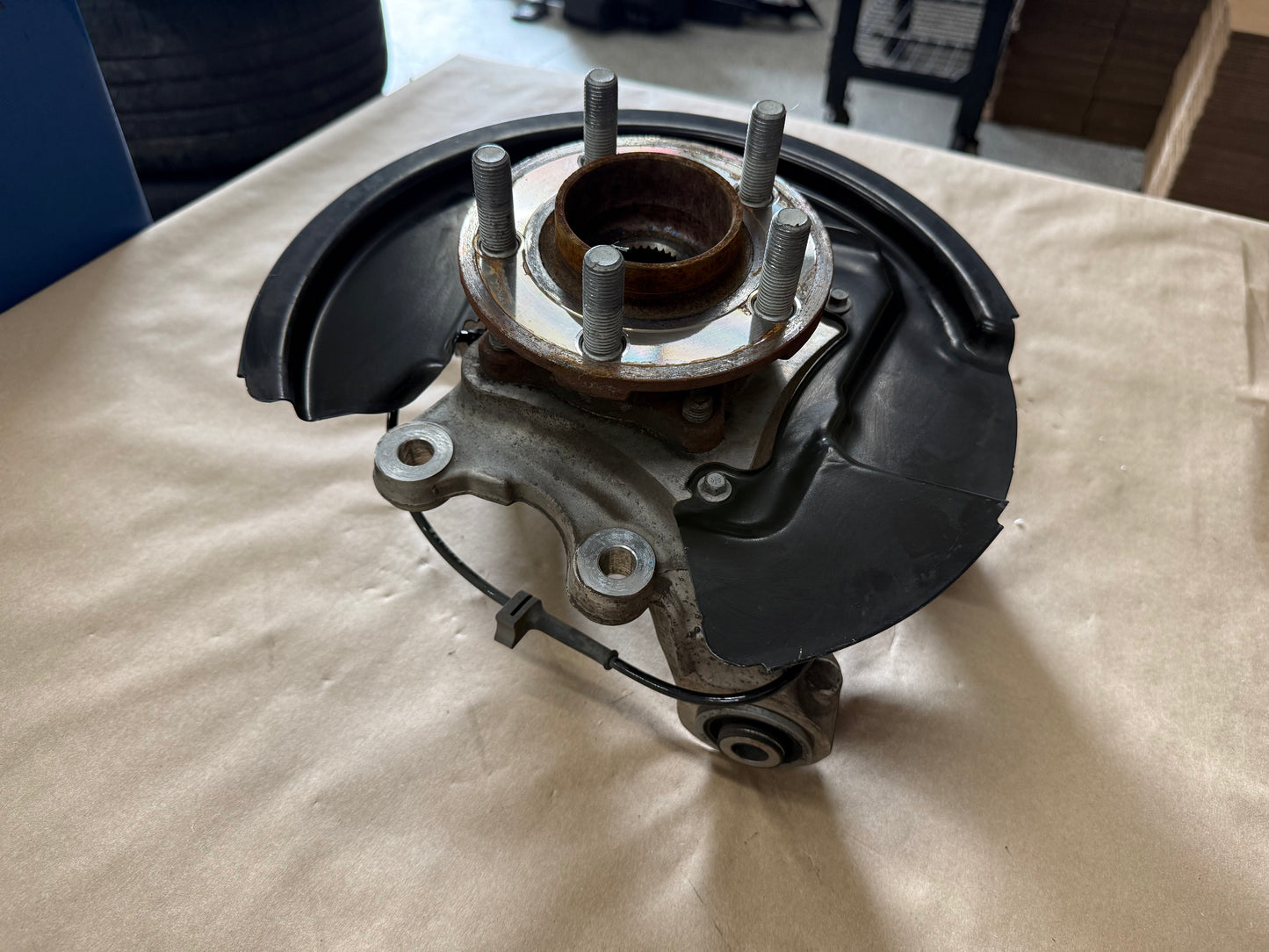 2015-2023 Ford Mustang 5.0 GT RH Passenger Side Rear Spindle Knuckle Hub