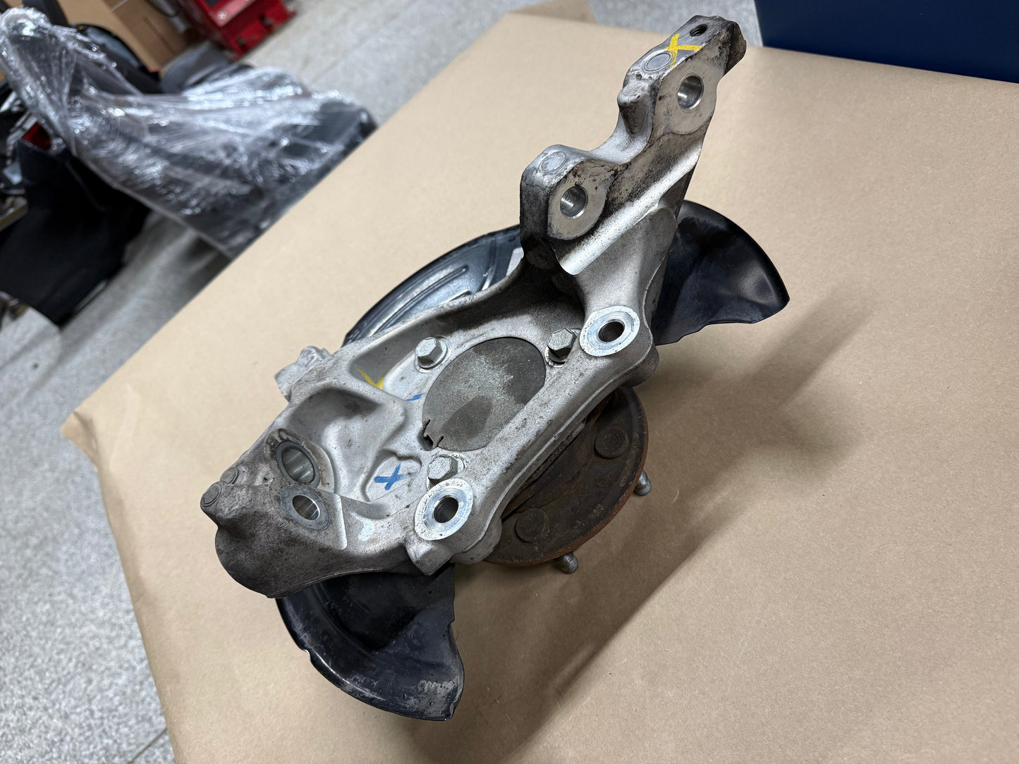 2010-2015 Chevrolet Camaro SS RH Passenger Side Front Spindle Knuckle Hub GM