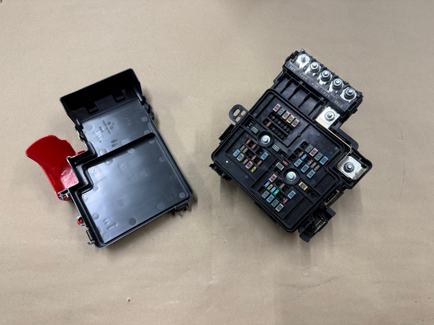 2024-2026 Ford Mustang GT Engine Bay Fuse Box Under Hood